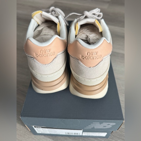 New Balance 574 Sneakers Ivory/Cream Women’s US 6.5/Men’s US 5 (U574LGDW) - Picture 3 of 8